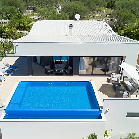 Villa Adrian *